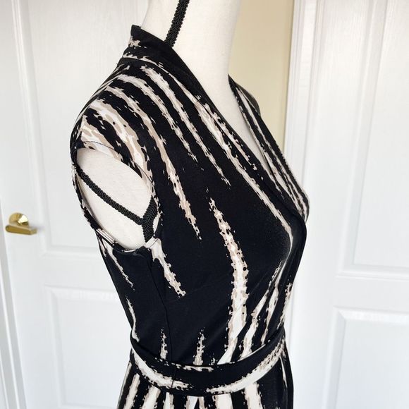 Dana Buchman Size XS Black Tan Beige Slashed Design Blouse Belted Dress - Picture 6 of 9